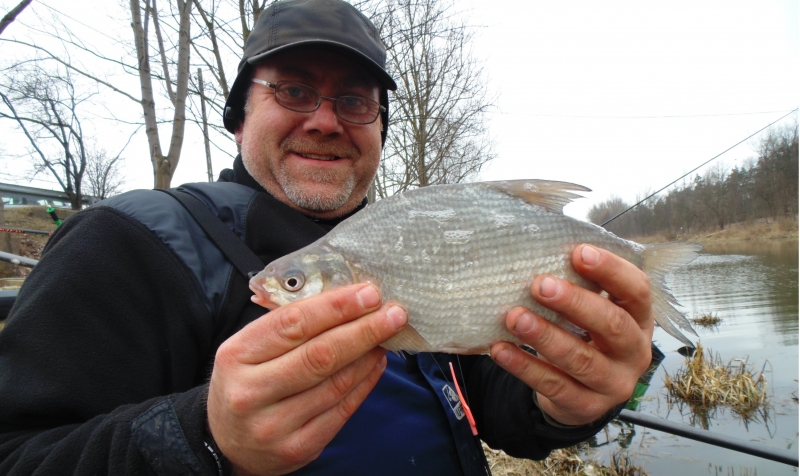 WPUSZCZENI W KANAŁ CZYLI WIOSENNY TRENING BŁOŃSKIEJ DZIEWIĄTKI.