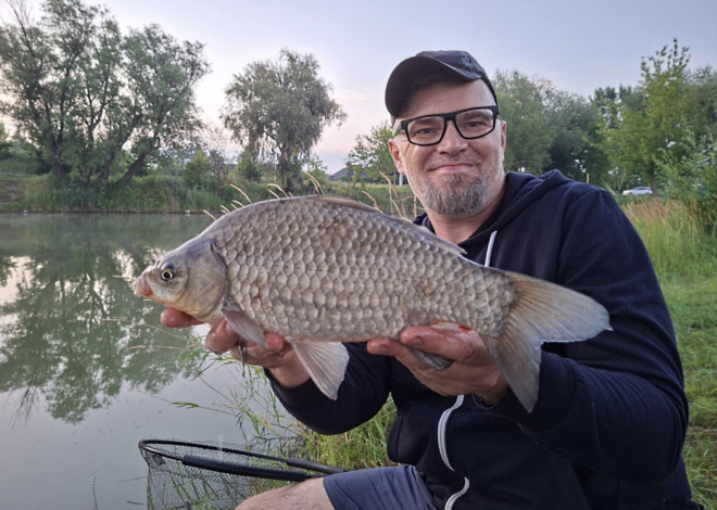 UCIECZKA PRZED UPAŁEM i ZNAJOMY KARPIK