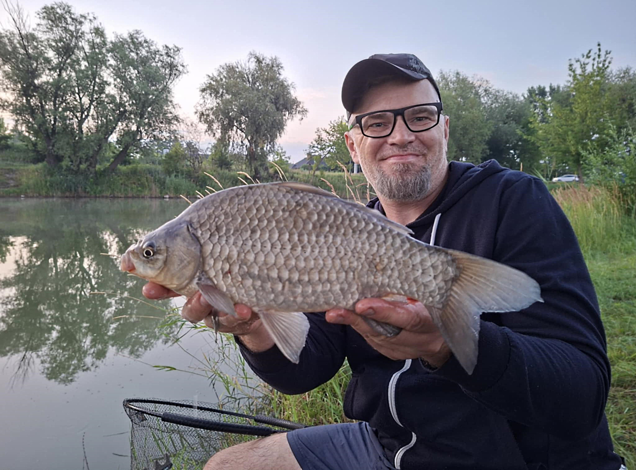 UCIECZKA PRZED UPAŁEM i ZNAJOMY KARPIK